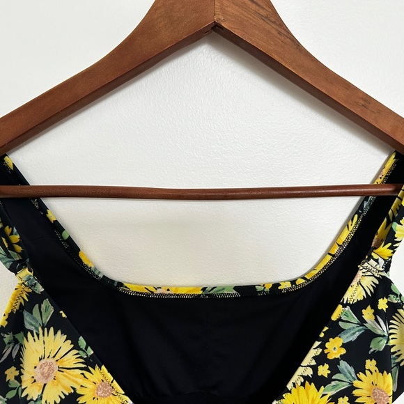 Old Navy Yellow Flower swim suit size xs - Picture 5 of 6
